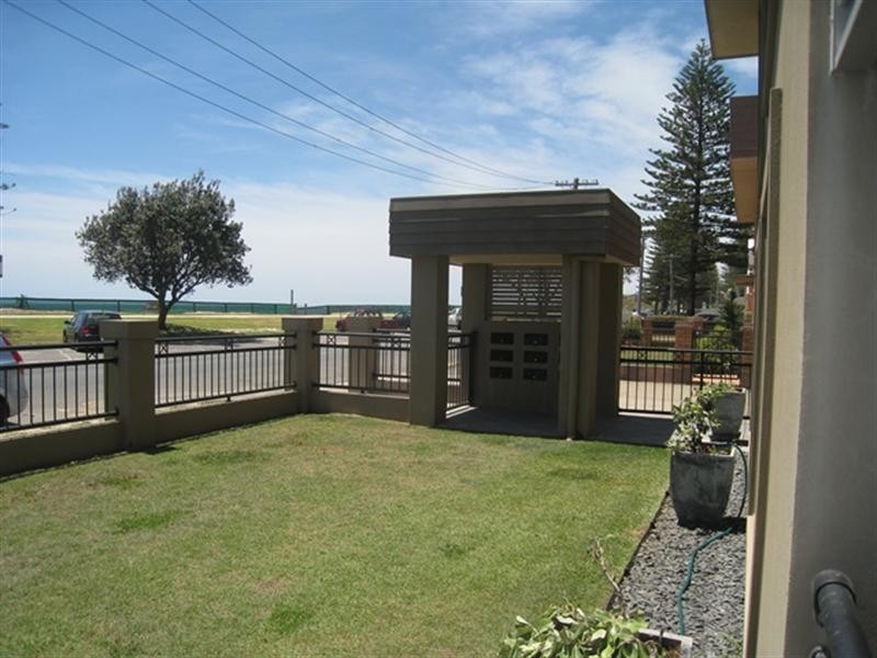 1/70 Marine Parade, Miami QLD 4220