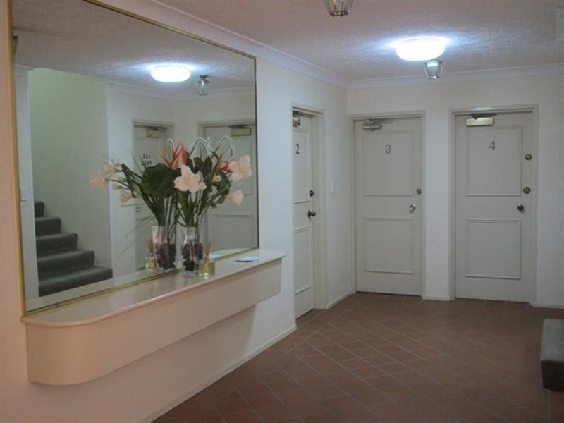 8/32 Ocean Street, Mermaid Beach QLD 4218