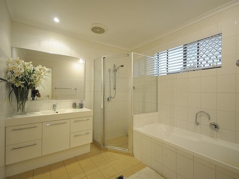 8 Sigatoka Place, Clear Island Waters QLD 4226