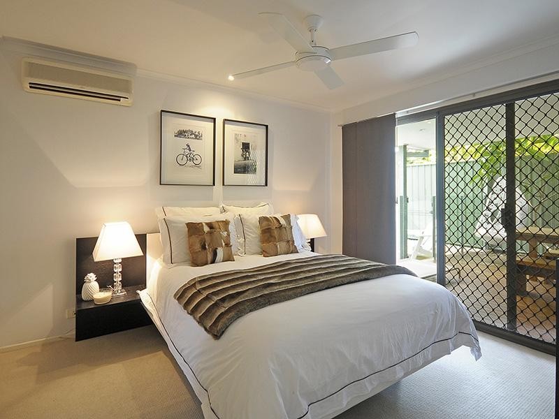 8 Sigatoka Place, Clear Island Waters QLD 4226