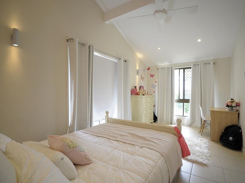 8 Sigatoka Place, Clear Island Waters QLD 4226