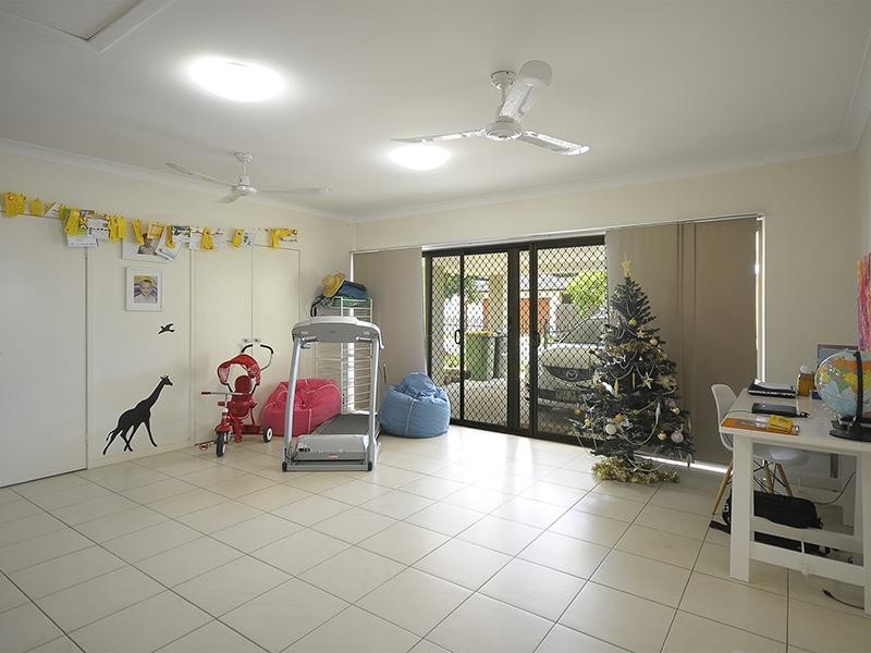 8 Sigatoka Place, Clear Island Waters QLD 4226