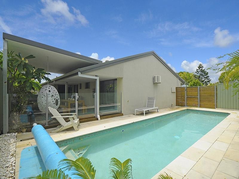 8 Sigatoka Place, Clear Island Waters QLD 4226