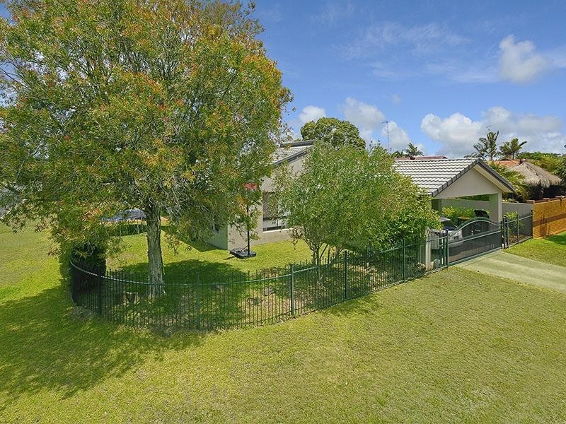 8 Sigatoka Place, Clear Island Waters QLD 4226