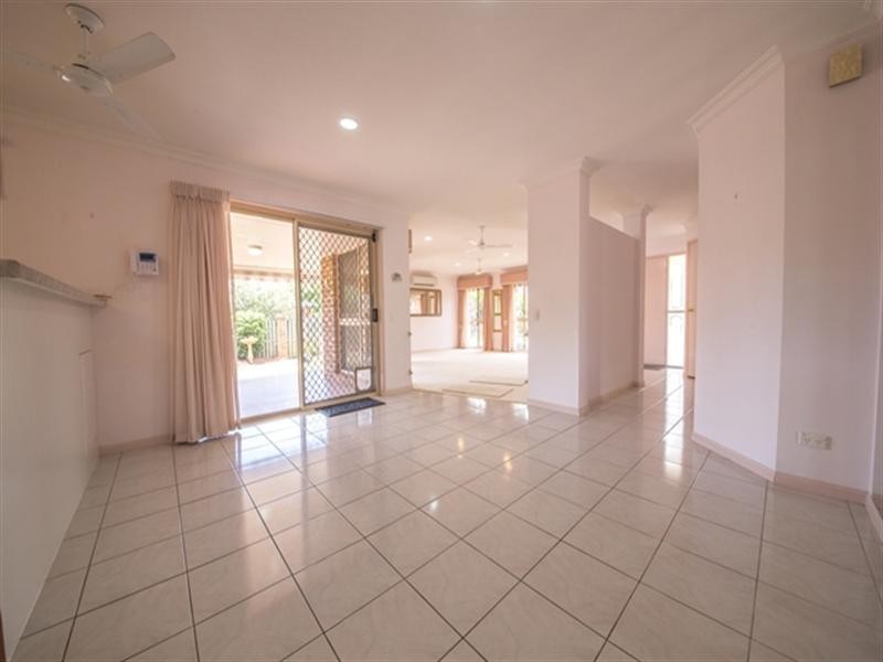 8 Oakleigh Circuit, Robina QLD 4226