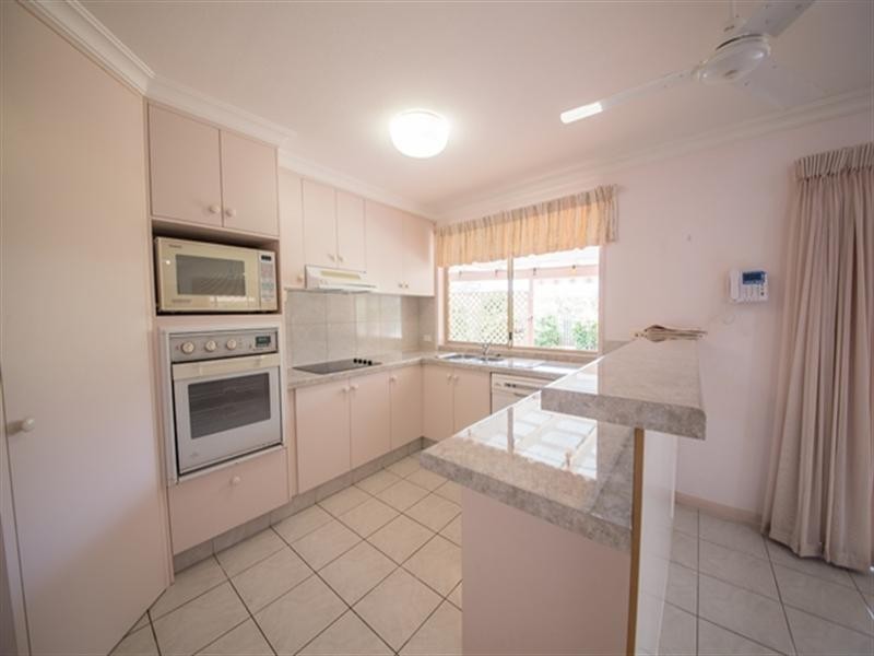 8 Oakleigh Circuit, Robina QLD 4226