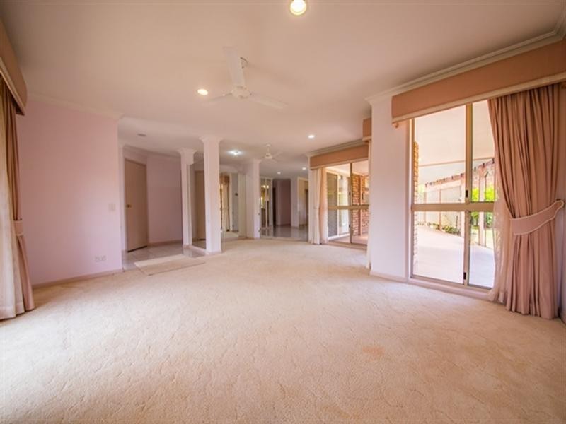 8 Oakleigh Circuit, Robina QLD 4226