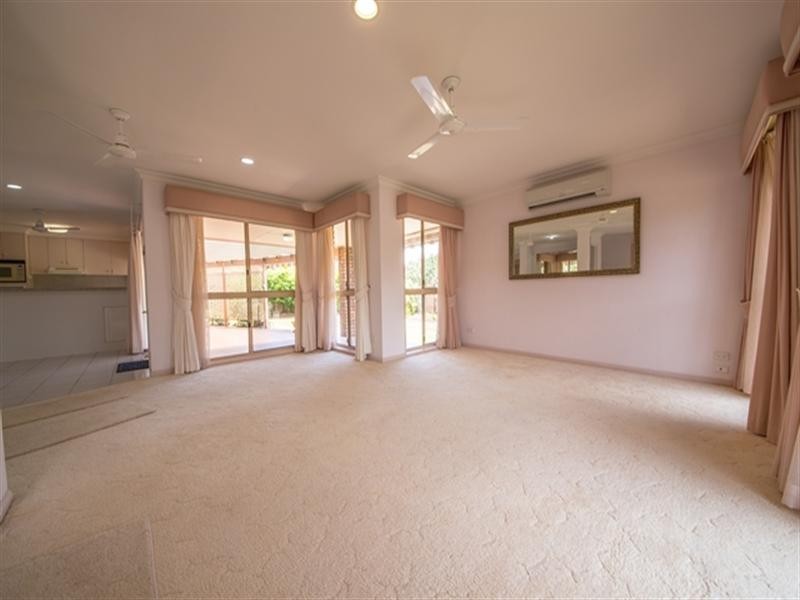 8 Oakleigh Circuit, Robina QLD 4226