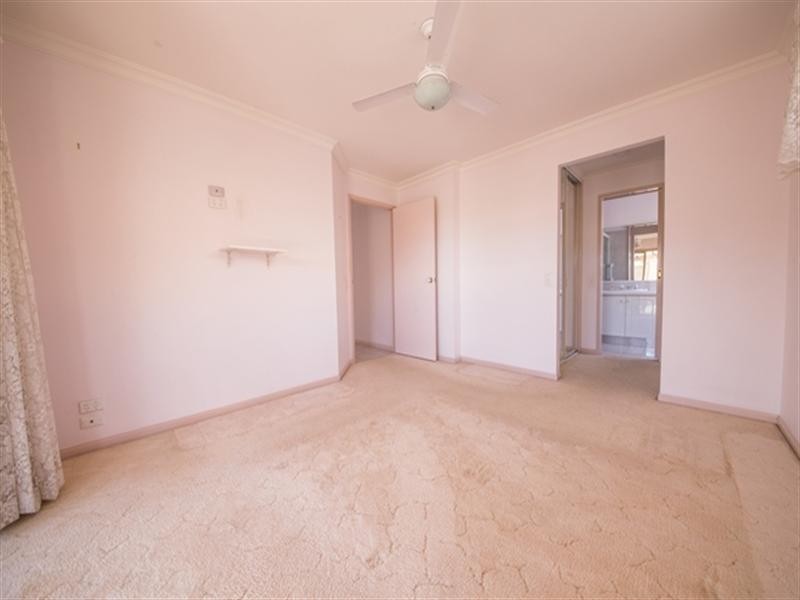 8 Oakleigh Circuit, Robina QLD 4226