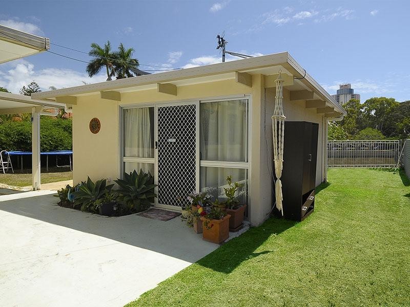 76 Savoy Drive, Broadbeach Waters QLD 4218