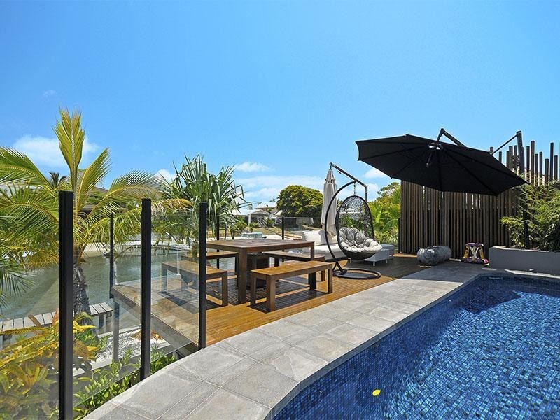 4 Alaska Avenue, Broadbeach Waters QLD 4218