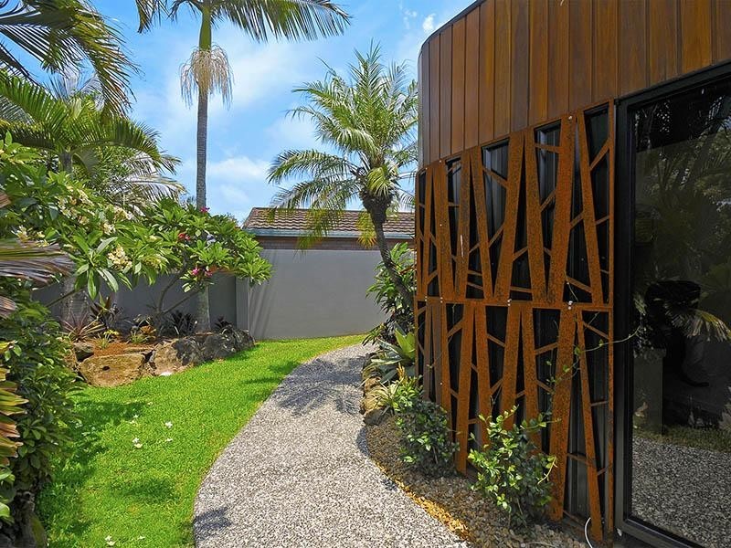 4 Alaska Avenue, Broadbeach Waters QLD 4218