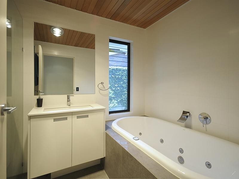 4 Alaska Avenue, Broadbeach Waters QLD 4218