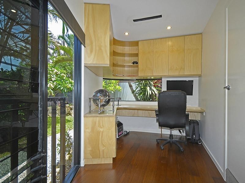 4 Alaska Avenue, Broadbeach Waters QLD 4218