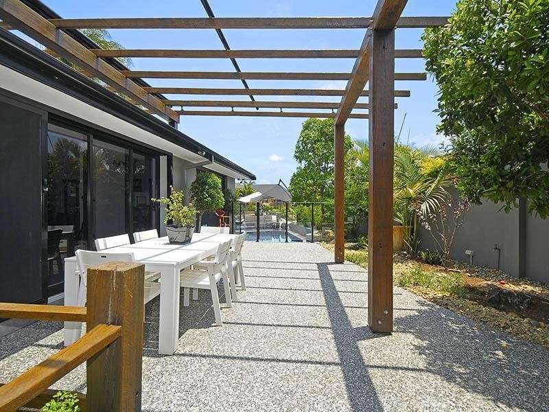 4 Alaska Avenue, Broadbeach Waters QLD 4218