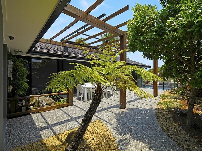 4 Alaska Avenue, Broadbeach Waters QLD 4218