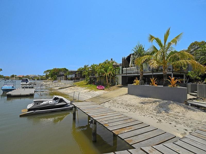 4 Alaska Avenue, Broadbeach Waters QLD 4218
