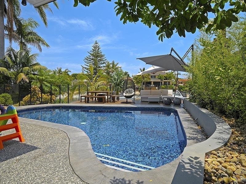 4 Alaska Avenue, Broadbeach Waters QLD 4218