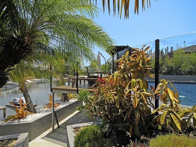 4 Alaska Avenue, Broadbeach Waters QLD 4218