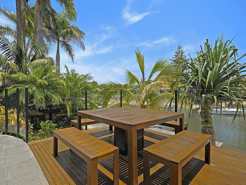 4 Alaska Avenue, Broadbeach Waters QLD 4218