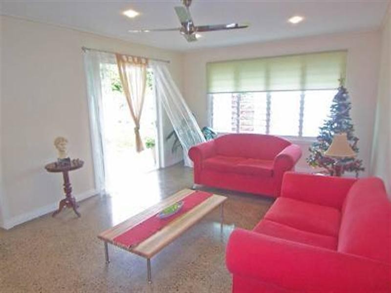 49 Allambi Avenue, Broadbeach Waters QLD 4218