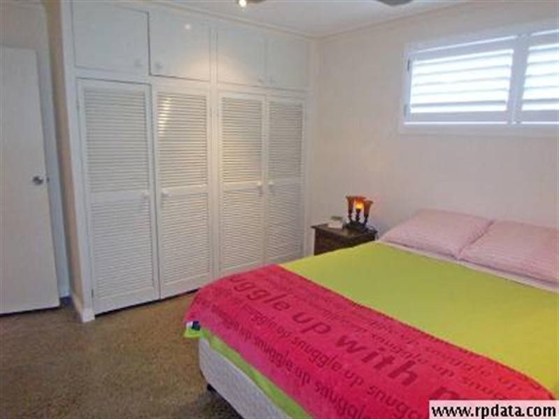 49 Allambi Avenue, Broadbeach Waters QLD 4218