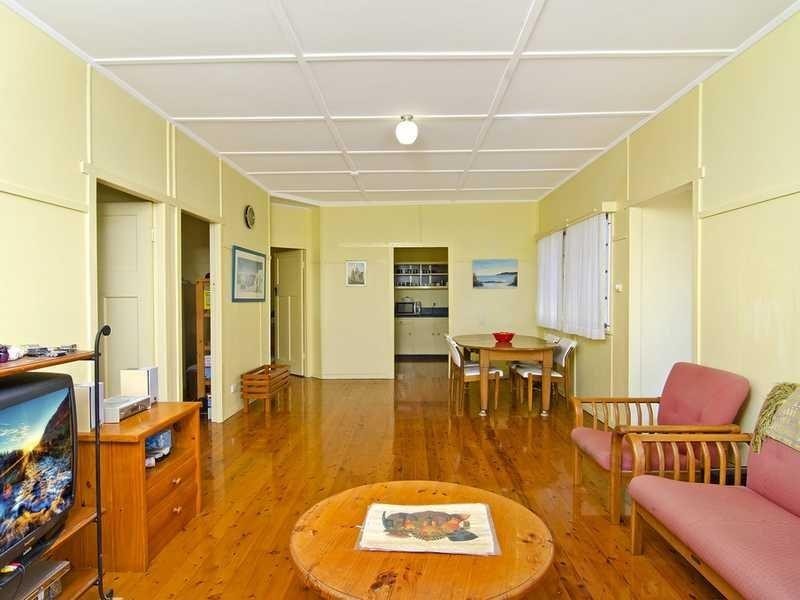 7 Tenth Avenue, Palm Beach QLD 4221