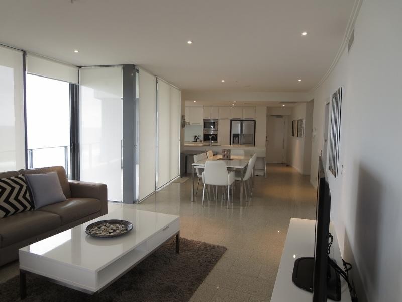 37/173 Old Burleigh Road, Broadbeach QLD 4218