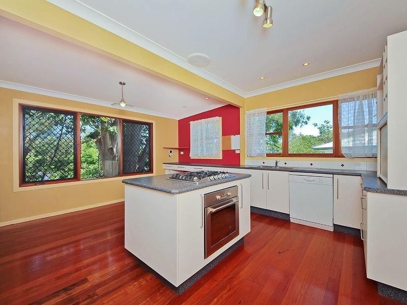 212 Ocean Parade, Burleigh QLD 4822