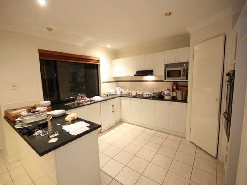 17 Ingles Circuit, Arundel QLD 4214