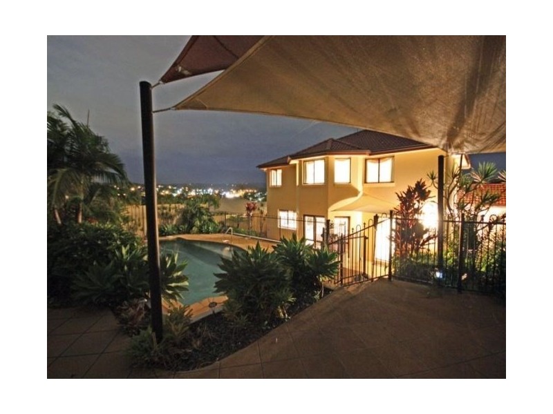 17 Ingles Circuit, Arundel QLD 4214