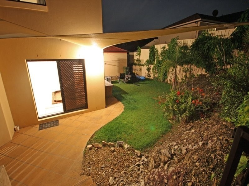 17 Ingles Circuit, Arundel QLD 4214