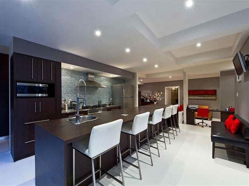 28 Deakin Avenue, Southport QLD 4215