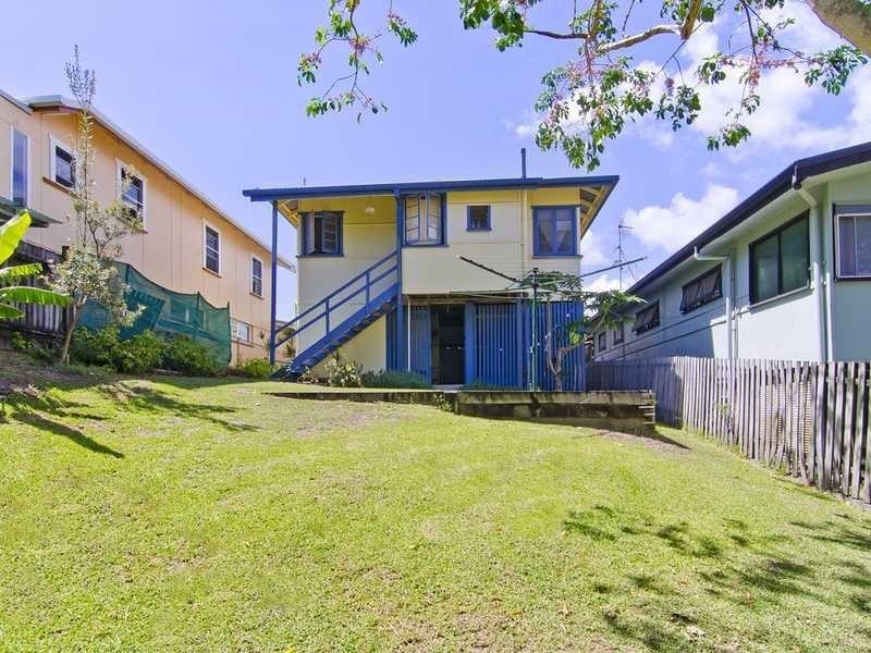 7 Tenth Avenue, Palm Beach QLD 4221