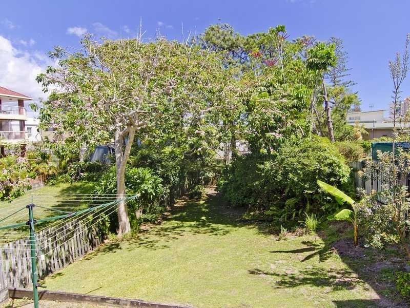 7 Tenth Avenue, Palm Beach QLD 4221