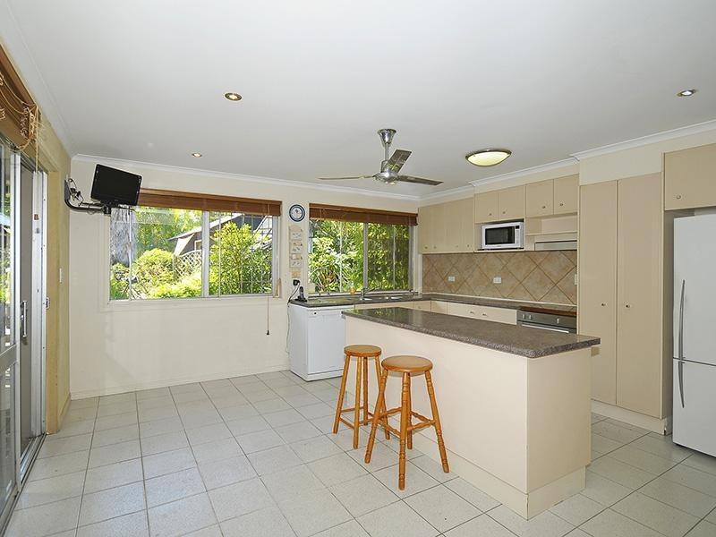 24 Boongala Road, Broadbeach Waters QLD 4218