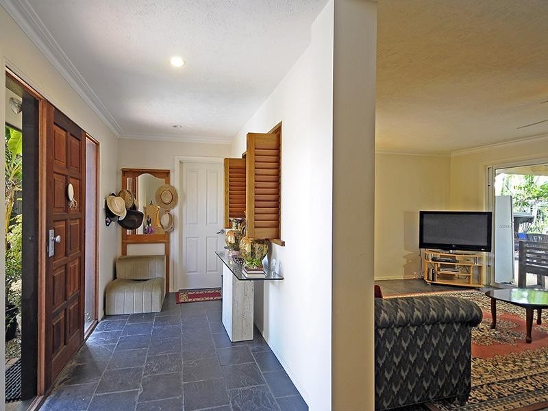 24 Boongala Road, Broadbeach Waters QLD 4218