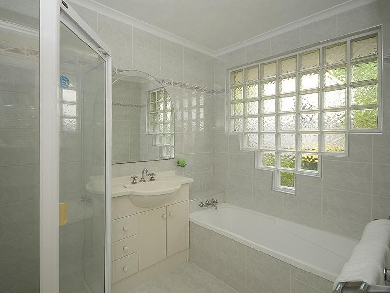 24 Boongala Road, Broadbeach Waters QLD 4218