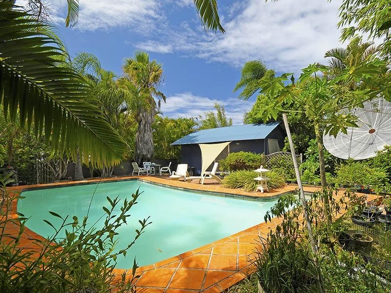 24 Boongala Road, Broadbeach Waters QLD 4218