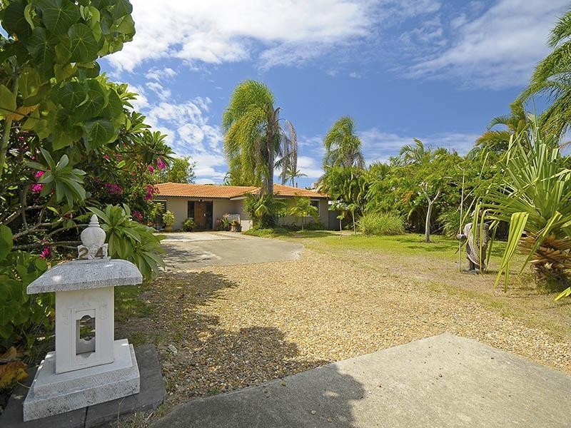 24 Boongala Road, Broadbeach Waters QLD 4218
