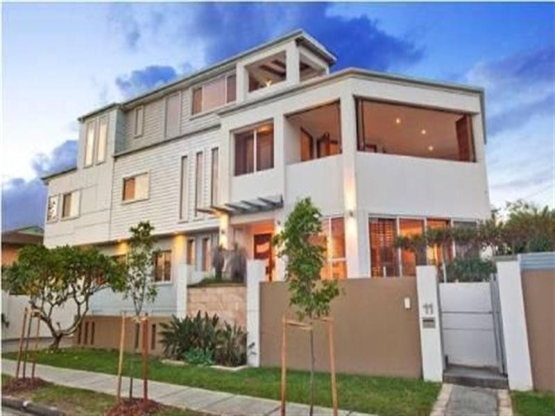 11 Wave Street, Mermaid Beach QLD 4218