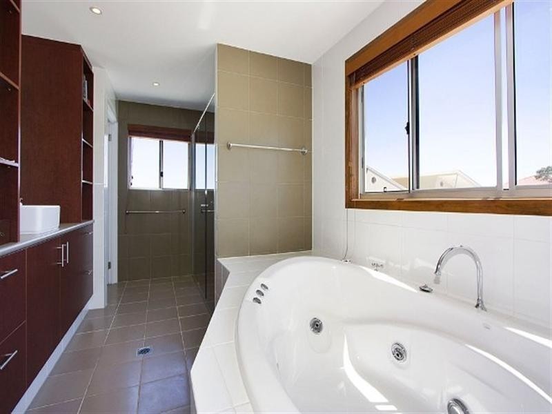 11 Wave Street, Mermaid Beach QLD 4218