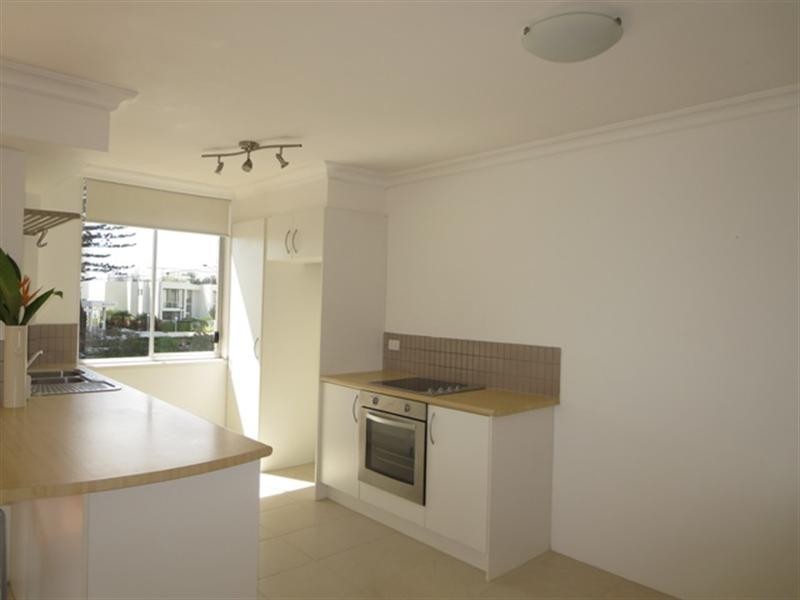 8/10 Frederick Street, Broadbeach QLD 4218