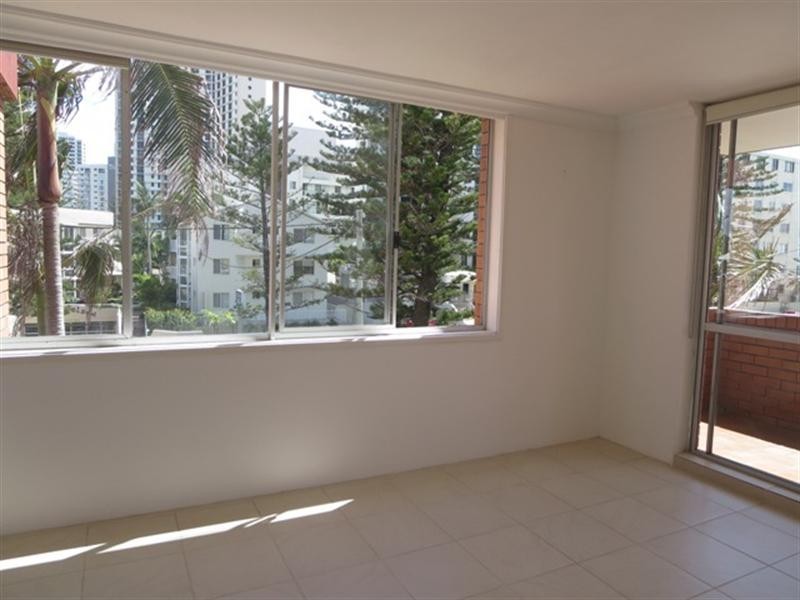 8/10 Frederick Street, Broadbeach QLD 4218