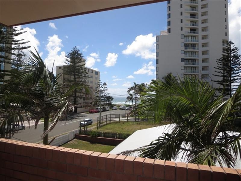 8/10 Frederick Street, Broadbeach QLD 4218