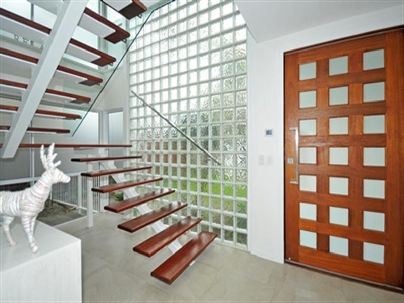 19 Ocean Street, Mermaid Beach QLD 4218