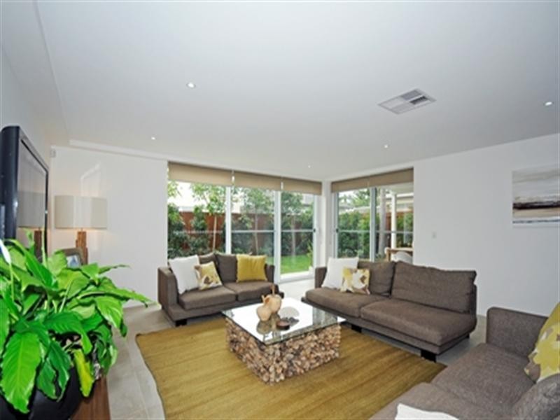 19 Ocean Street, Mermaid Beach QLD 4218