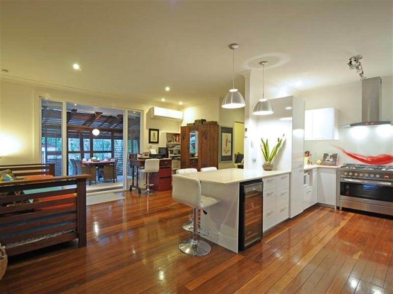 1 Karina Crescent, Broadbeach Waters QLD 4218