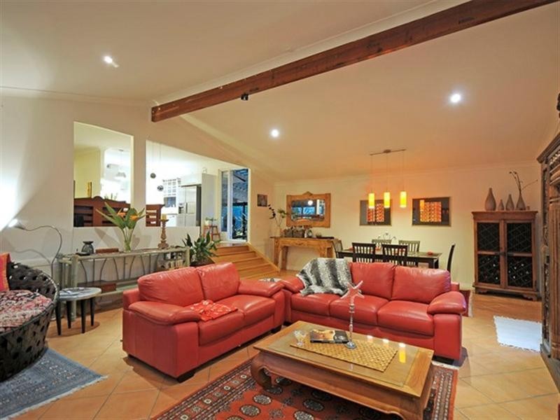 1 Karina Crescent, Broadbeach Waters QLD 4218