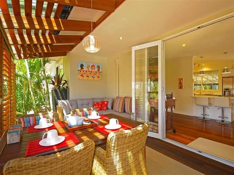 1 Karina Crescent, Broadbeach Waters QLD 4218